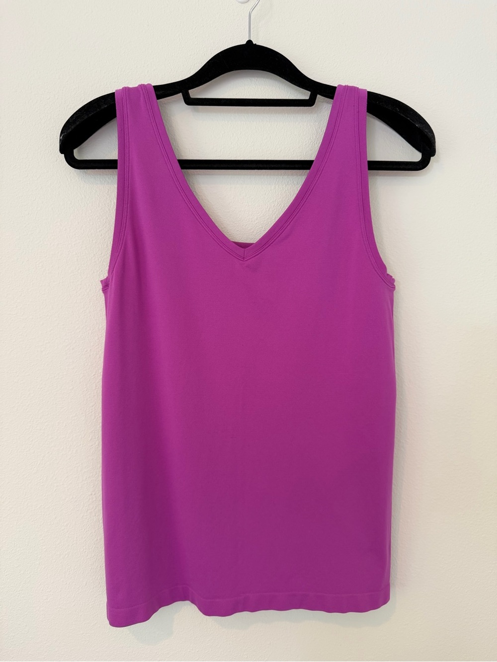 Chico’s Soma Seamfree Turnaround Tank Bright Magenta V-Neck and Scoop Neck
